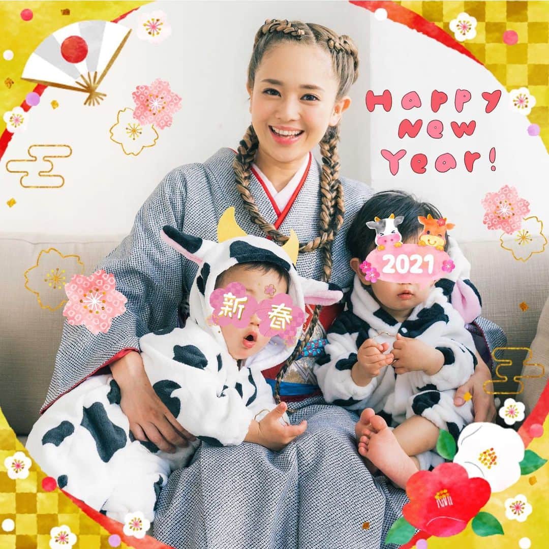 蒼井そらのインスタグラム：「Happy 2021！ 【I wish you a Happy New Year】 May 2021 be a Happy & Great year for you! 【明けましておめでとうございます】 2021年も素敵な1年になりますように！ お年玉ちょうだい❤️ 【新年快乐】 万事如意，身体健康，恭喜发财，给我红包🧧哈哈 【새해복많이받으세요】 올해도잘부탁해요,세뱃돈주세요❤️ㅋㅋ 【สวัสดีปีใหม่ ค่ะ】 ขอให้ โชคดี ตลอด ปีใหม่ ค่ะ ขอเงินปีใหม่หน่อยสิ❤️55」