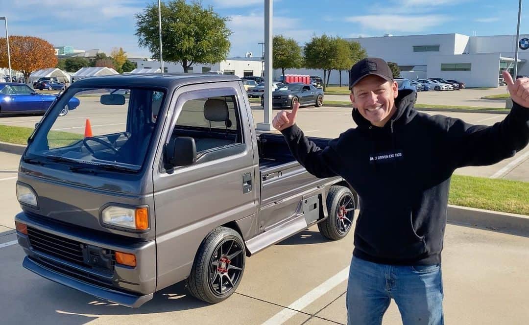 スティーブのインスタグラム：「Introducing the newest addition to the POV garage!! With a new year comes new and exciting things and just wait to see what I got in store for this JDM Kei truck. Crazy stuff coming so make sure to subscribe to my channel for a terrific 2021. 新年明けましておめでとうございます！今年もサムズアップで楽しい動画を配信して参りますので宜しくお願いします❗️２０２１年最初の動画はまさか？やっぱり？(笑)の軽トラから❗️ #keitora #軽トラ #keitruck #デコトラ　#jdm #rhd #hondaacty #ホンダアクティ  check out the latest video. Link in profile and check out my website StevesPOV.com for my original merchandise too on sale」