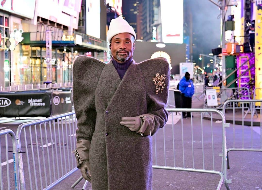 アメリカン・ブロードキャスティング・カンパニーのインスタグラム：「@theebillyporter is ready to kick off #RockinEve in Times Square! See you soon at 8|7c!」