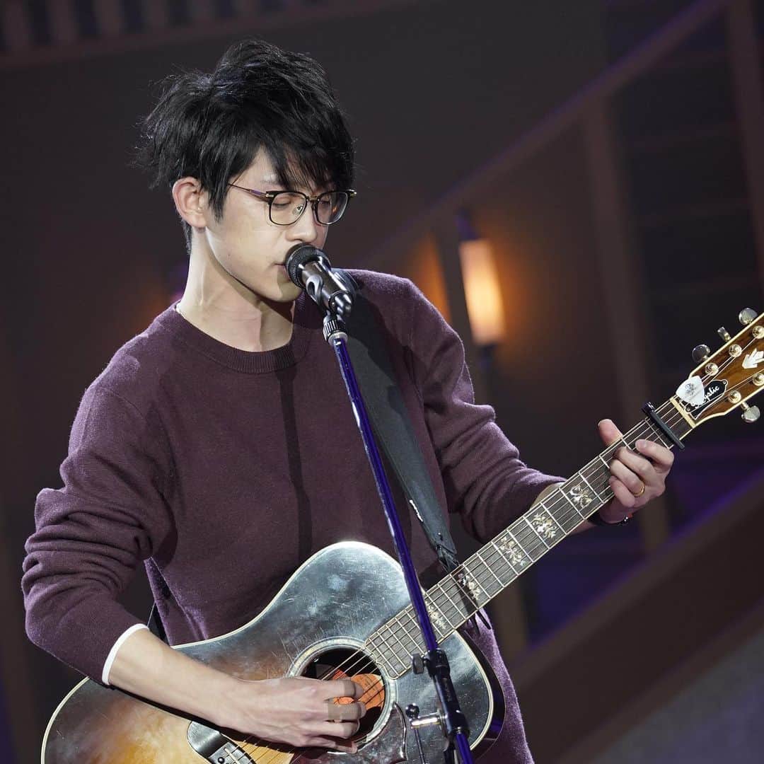 川崎鷹也のインスタグラム：「新年明けましておめでとうございます🍾怒涛の2020年後半。より一層、怒涛の2021年になることを祈って。のんびり、ゆったり過ごす毎日などいらない。今年も川崎鷹也をよろしくお願い致します。Photo by @kamiiisaka   #2020 #ももいろ歌合戦 #2021 #川崎鷹也 #謹賀新年 #instagood #instalike #instafashion #instacool #instalove #instalove」