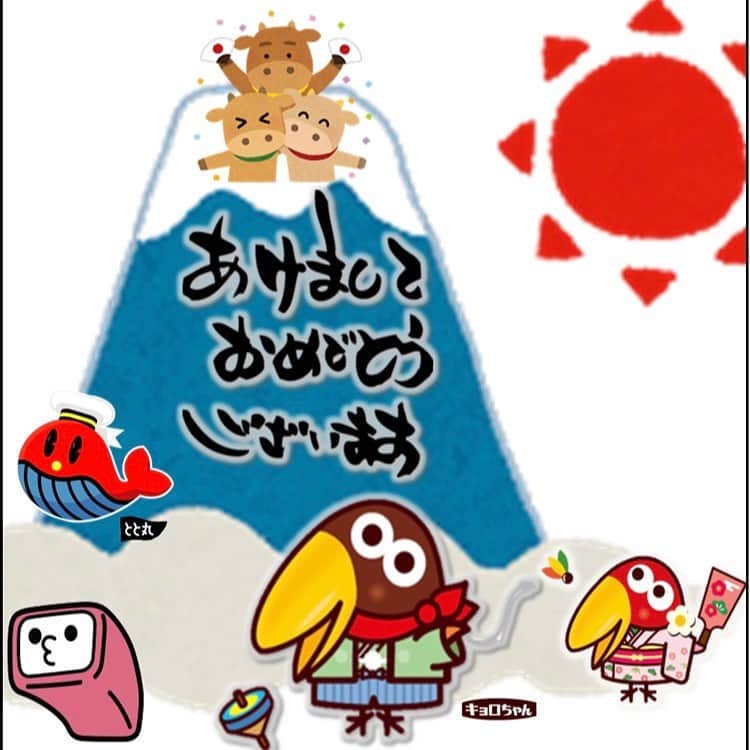 森永製菓　関西公式のインスタグラム：「新年あけましておめでとう！ 本年もどうぞよろしくおねがいしますやで！  今年も、みんなに喜んで貰える内容をめっちゃ発信していけるよう頑張っていくで！ 引き続きよろしゅうな！  #関西Mくん #森永製菓関西公式 #新年 #Happynewyear #チョコボール #ハイチュウ #あけおめ #2021 #丑年 #関西202１  #Photooftheday #今年もよろしく #初日の出 #明けましておめでとうございます #Japan #morinaga #tradition #chocolate #candy #年賀状 #cow #うし #正月 #あけましておめでとう #謹賀新年 #ハレの日 #干支 #お正月 #ととまる #おっとっと」