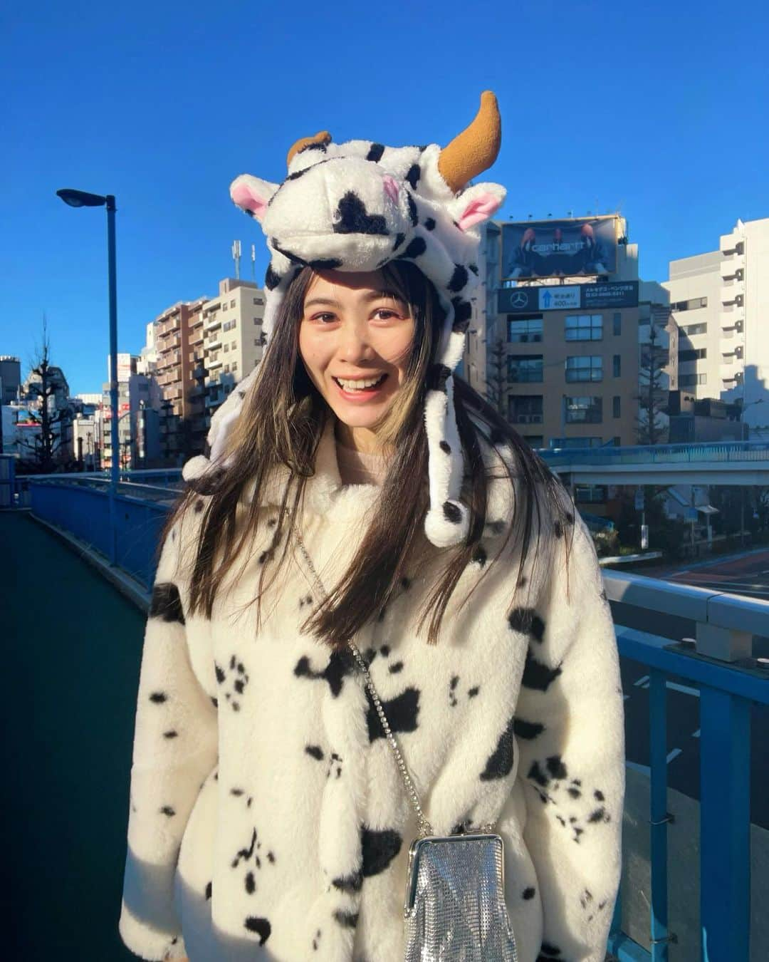 田中シェンさんのインスタグラム写真 - (田中シェンInstagram)「Happy New year2021🐄  いいね〜快晴じゃん！ 雲ひとつないよ！  今年の太陽は力強い🌅  あけましておめでとうございます🎍 みなさまに笑顔がたくさん 降り注ぎますように‼️😆  2021年もよろしくお願いします💫  田中しぇん  #shentastic」1月1日 9時14分 - shen_tanaka