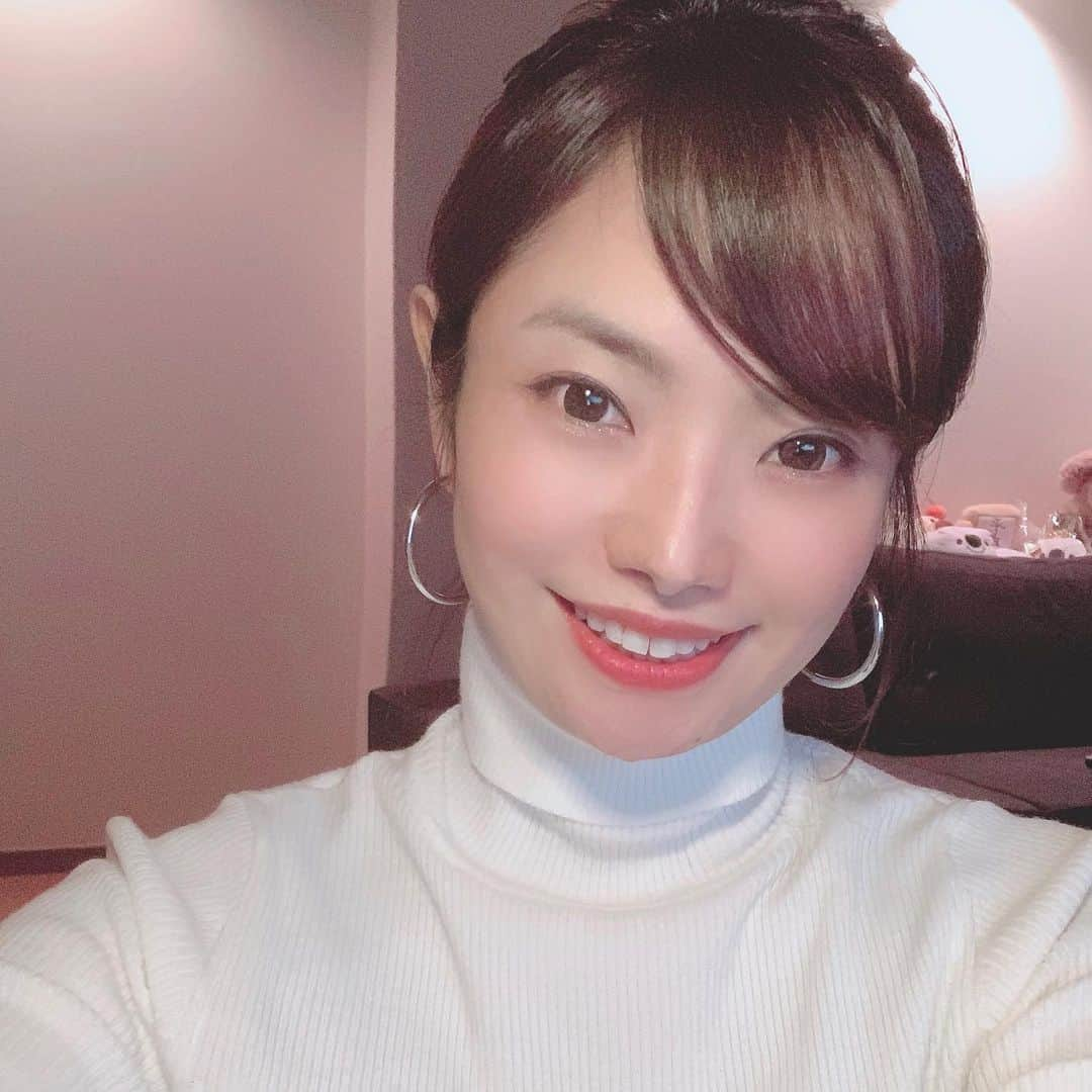 SHUUBIさんのインスタグラム写真 - (SHUUBIInstagram)「2021 あけましておめでとうございます 新年が皆さまにとって、ますます健康で幸多き年となりますように(^^) どうぞよろしくお願いいたします！！！  初夢は、、受験生の講習会してる夢でした、、、。笑  皆さんはどんな夢でしたか？(^^)  って！初夢は本日みる夢とのことです！！！！ そうだったー！！！！フライング失礼しました🙇‍♀️😱😵  皆さま、今夜、良き夢を🥰💕🙏  #shuubi #シンガーソングライター #音楽 #音楽好きな人と繋がりたい #ピアノ #弾き語り」1月1日 9時28分 - shuubihidemi