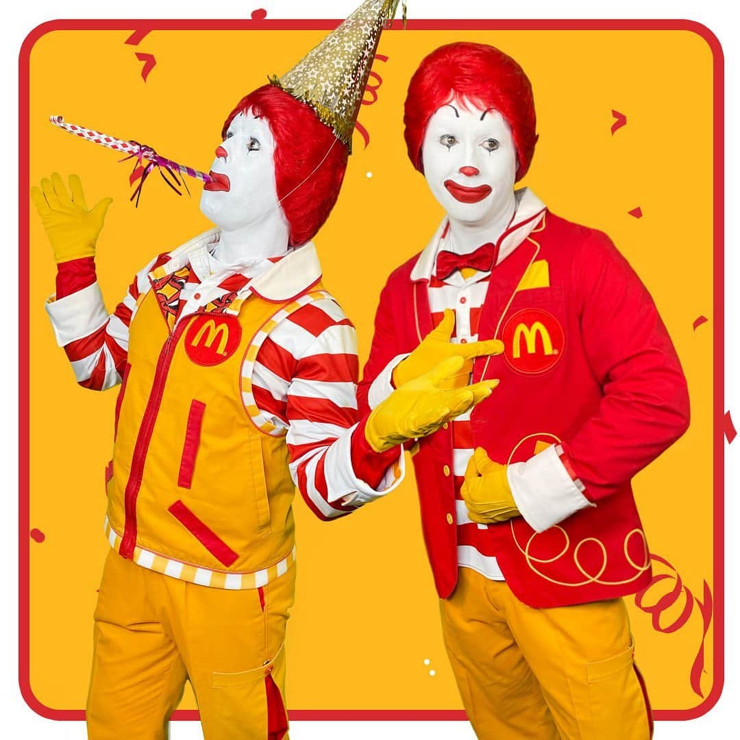 ドナルドさんのインスタグラム写真 - (ドナルドInstagram)「✌️out 2020, bring on 2021!」1月1日 9時28分 - ronaldmcdonald