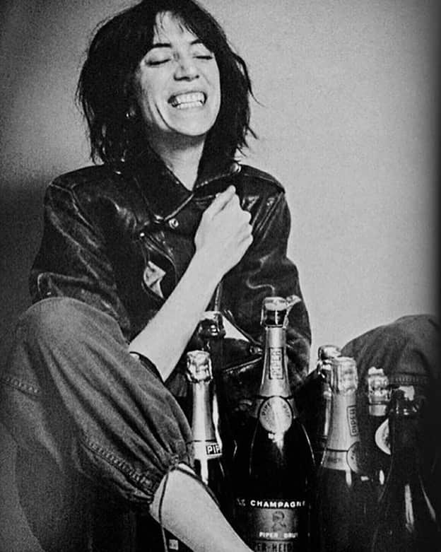 レベッカテイラーのインスタグラム：「Cheers to 2021. Image via Pinterest.」
