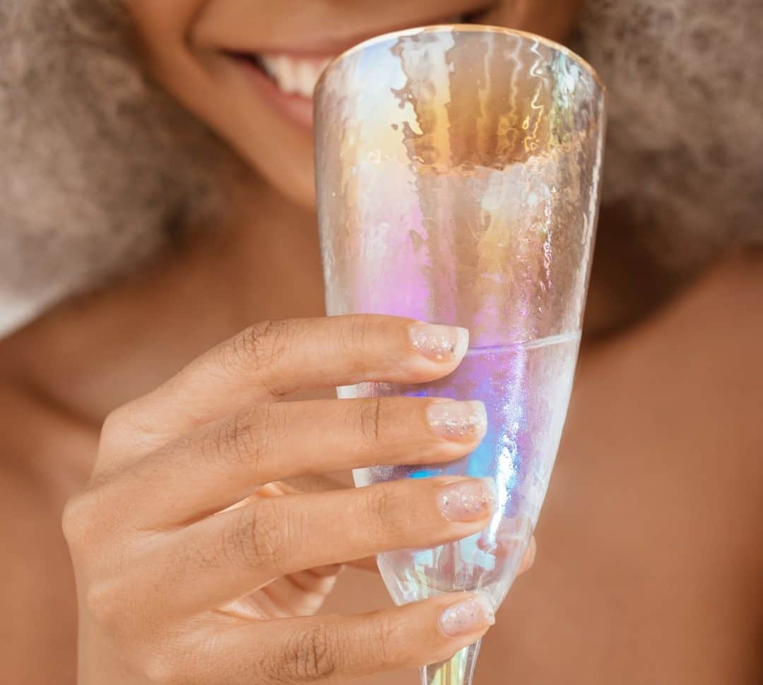 OPIさんのインスタグラム写真 - (OPIInstagram)「Pop. Fizz. Clink! 🥂 #HappyNewYear! May 2021 be #AllATwitterInGlitter!   #ColorIsTheAnswer #OPIObsessed #OPIShineBright #WhiteMani #PartyNails #HolidayNails #HolidayMani #HolidayVibes #Holiday2020 #NYE2020 #NYENails #TrendyNails #ModernNails #ModernMani #GlitterNails #GlitterMani」1月1日 9時30分 - opi