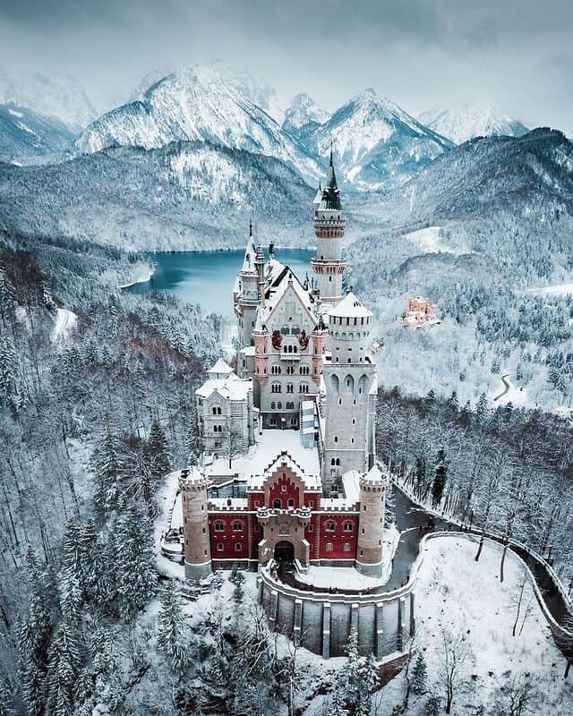Lonely Planetのインスタグラム：「Winter views⠀⠀⠀⠀⠀⠀⠀⠀⠀ ⠀⠀⠀⠀⠀⠀⠀⠀⠀ 📷via @tom_juenemann⠀⠀⠀⠀⠀⠀⠀⠀⠀ 📍Germany⠀⠀⠀⠀⠀⠀⠀⠀⠀ #Lonelyplanet #Germany #winterwonderland」