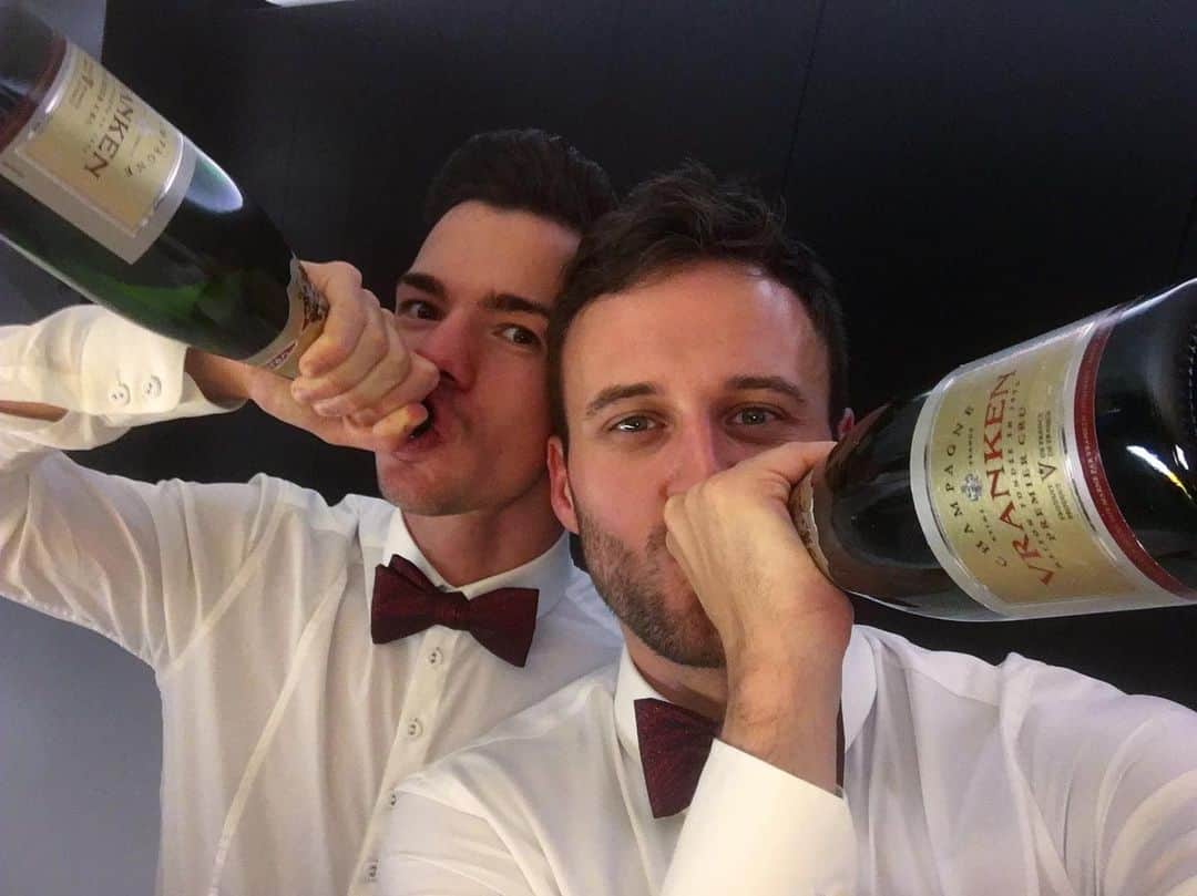 ヨリック・ヘンドリックスのインスタグラム：「HAPPY NEW YEAR 🍾   #boyfriends」