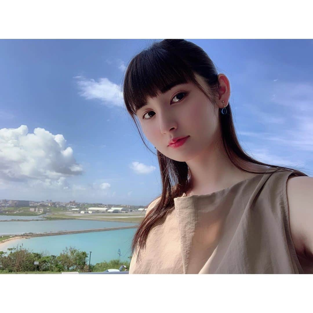 大久保聡美のインスタグラム：「新年明けましておめでとうございます🌅  2020年は予想もしていなかった生活に 改めて今までの当たり前の毎日がどれほど幸せで恵まれていたのか考えさせられた年となりました。 まだ先になりそうですが、また素顔でみんなと沢山笑い合える日々がはやく来ますように😁✨  2021年もよろしくお願い致します⛩ #happynewyear」