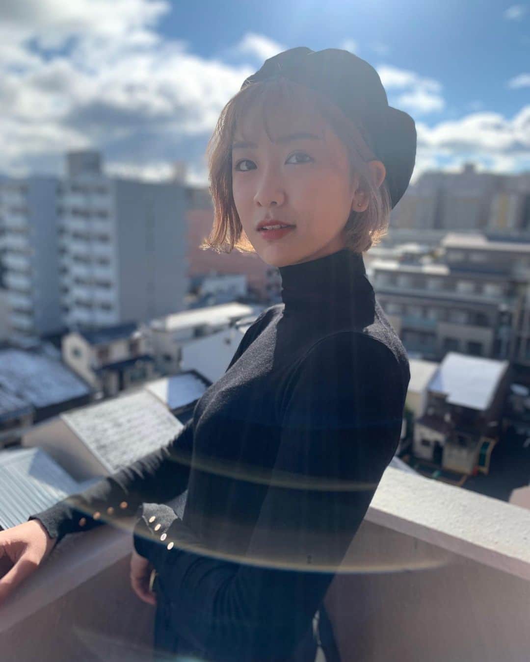 藤原万由子のインスタグラム：「. あけましておめでとうございます⛩ . . ご報告するか迷っていたのですが、応援のメッセージをいただく度に心苦しく、お伝えさせていただこうと思います。 昨年で18歳から約5年間お世話になった、トライストーン・エンタテイメントを退社いたしました。 . また、今後ははっきり決まってはいませんが、芸能活動は少しお休みさせていただいて、自分を見つめ直す時間にしようと思っています。 . . 決して後ろ向きなご報告ではなく、私は至って前向きで毎日幸せに過ごしています。 . 今年は大好きなパンと甘いものを更にたくさん摂取できる1年にしたいと思います🥳 . . 皆さんにとって2021年が幸せな1年になりますように。 今年1年もよろしくお願い致します。」