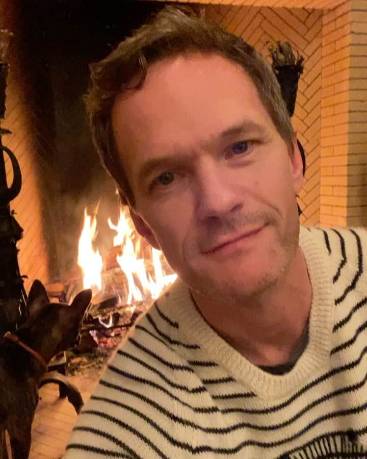 ニール・パトリック・ハリスのインスタグラム：「Happy New Year!   With gratitude and thanks,   neil」