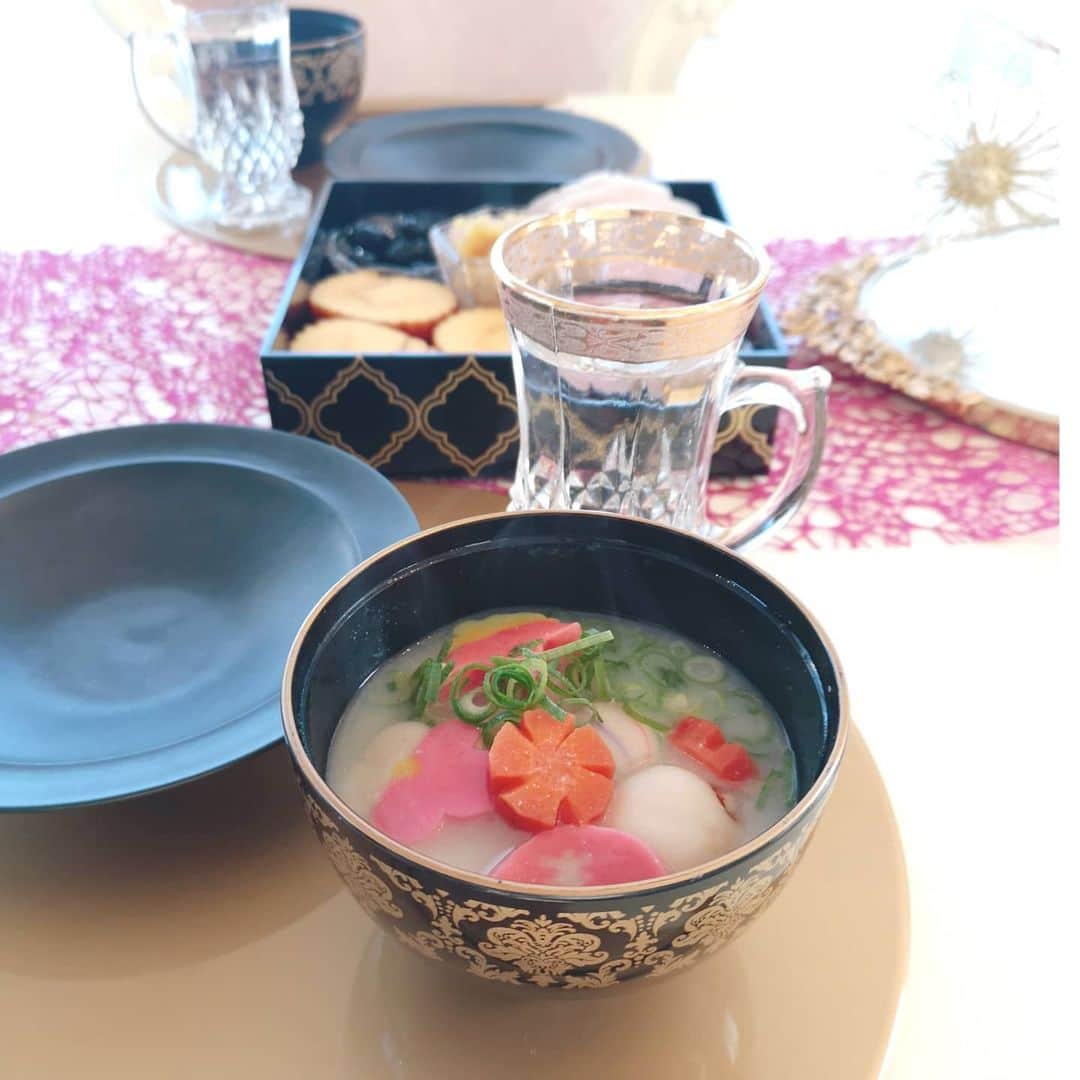 中島彩さんのインスタグラム写真 - (中島彩Instagram)「あけましておめでとうございます✨ 本年もどうぞよろしくお願い致します❤️  新しい１年も、皆様が幸せでありますように...❤️  #2021 #新年のご挨拶 #元旦　#お雑煮」1月1日 9時57分 - aya.n.aya