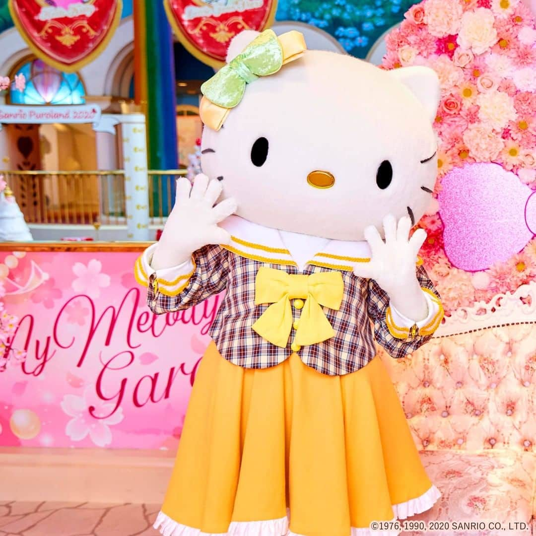 Sanrio Purolandさんのインスタグラム写真 - (Sanrio PurolandInstagram)「🌅 ˗ˏˋ  あけましておめでとうございます！  ˊˎ˗  . 今年もよろしくお願いいたします🎍 . キティとミミィは同じ場所にいるみたい！ アイコンやアカウント名をタップして、 投稿一覧から見てみてね！ ーーー #サンリオピューロランド #sanriopuroland #ピューロジェニック  #ピューロランド #ピューロ #サンリオ #テーマパーク #サンリオ好き #キティ #ミミィ #ハローキティ #ハローミミィ #hellokitty #マイメロディガーデン #ahappynewyear2021 #お正月 #丑年 #あけましておめでとう #推し事 #推しのいる生活 #可愛いものが好き #ピューロ写真部 #ゆめかわ #ゆめかわいい #KAWAII」1月1日 10時00分 - purolandjp