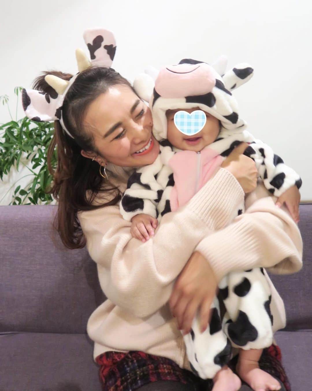 Mai Wakimizuのインスタグラム：「新年あけましておめでとうございます♡最高のメンバーで最高のカウントダウンを迎え、2021年幕開け！新年1番に食べたのはみたらし団子でした。笑 皆様、今年もどうぞよろしくお願いします♡ #謹賀新年#あけましておめでとうございます#happynewyear#丑年#生後5ヶ月#男の子ベビー#男の子ママ」