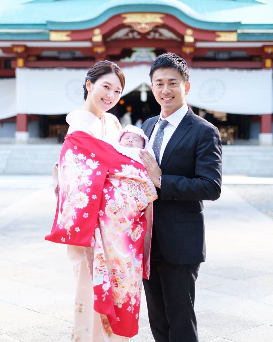 橋本まゆのインスタグラム：「🎍2021年🎍﻿ 新年明けましておめでとうございます🌅﻿ ﻿ 2020年は妊娠、出産を経験し家族や友人、大切な人達と向き合う時間が増え忘れられない1年となりました。﻿ ﻿ まだまだ目に見えないウイルスとの戦いは続きますが 皆さまが健やかで幸せな1年になりますように💫﻿ ﻿ 本年も宜しくお願いいたします🐮﻿ ﻿ 令和3年1月1日﻿ ﻿ #2021年#丑年#謹賀新年」