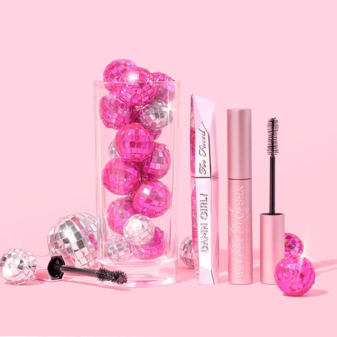 Too Facedのインスタグラム：「Choose ONE: Who are you ringing in the New Year with!? ✨Damn Girl or Better Than Sex?! Let us know in the comments! 👇 #toofaced」