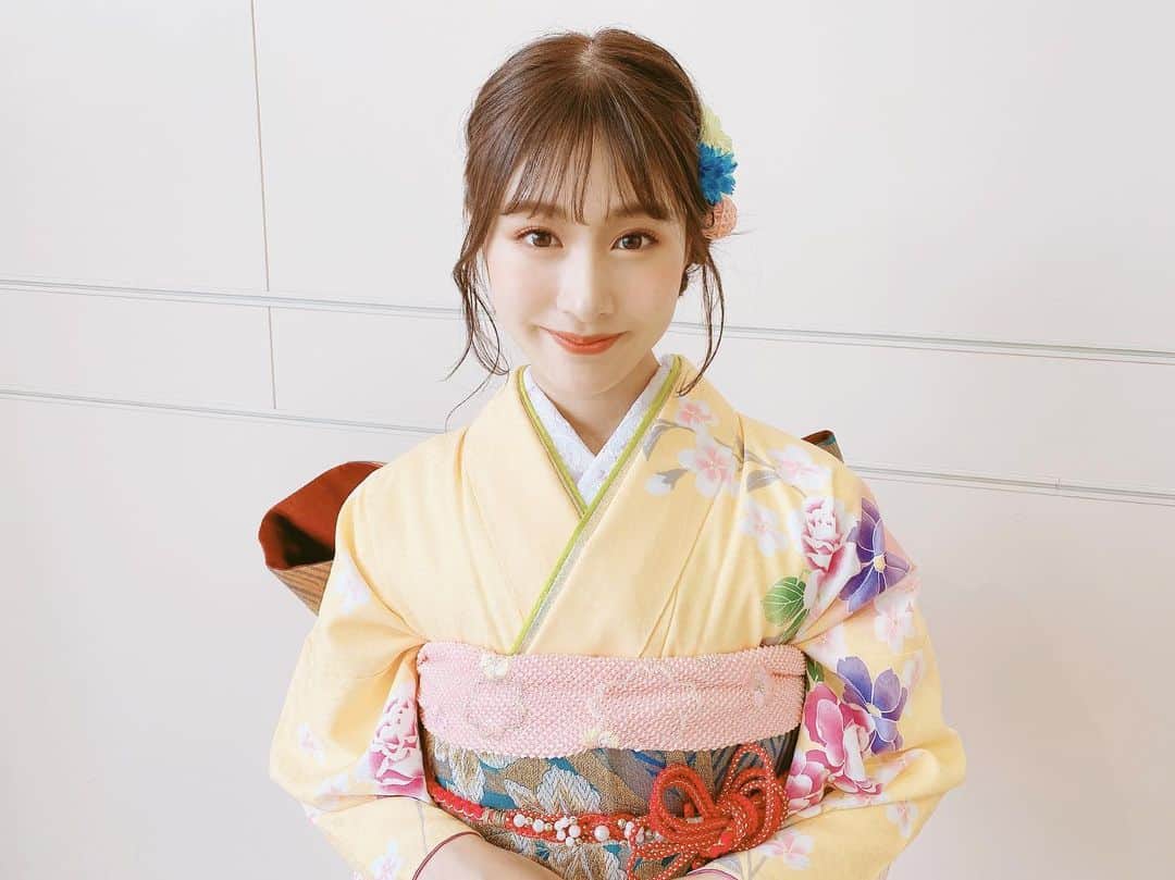 加藤美南のインスタグラム：「新年明けましておめでとうございます🐮💕 2021年は、今までのアイドルという環境から離れて自分自身、挑戦をする年ではあります。期待も不安もありますが、その中で今まで応援して下さった全ての皆様に感謝の気持ちを持ち、恩返しができるよう頑張ります。自分らしくをテーマに2021年駆け抜けていきたいです＾＾ 今年1年もどうぞよろしくお願い致します🥺」