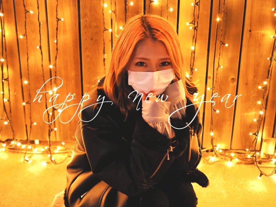 茂木忍のインスタグラム：「新年明けましておめでとうございます🎍 . 今年もAKB48として一生懸命頑張ります！」