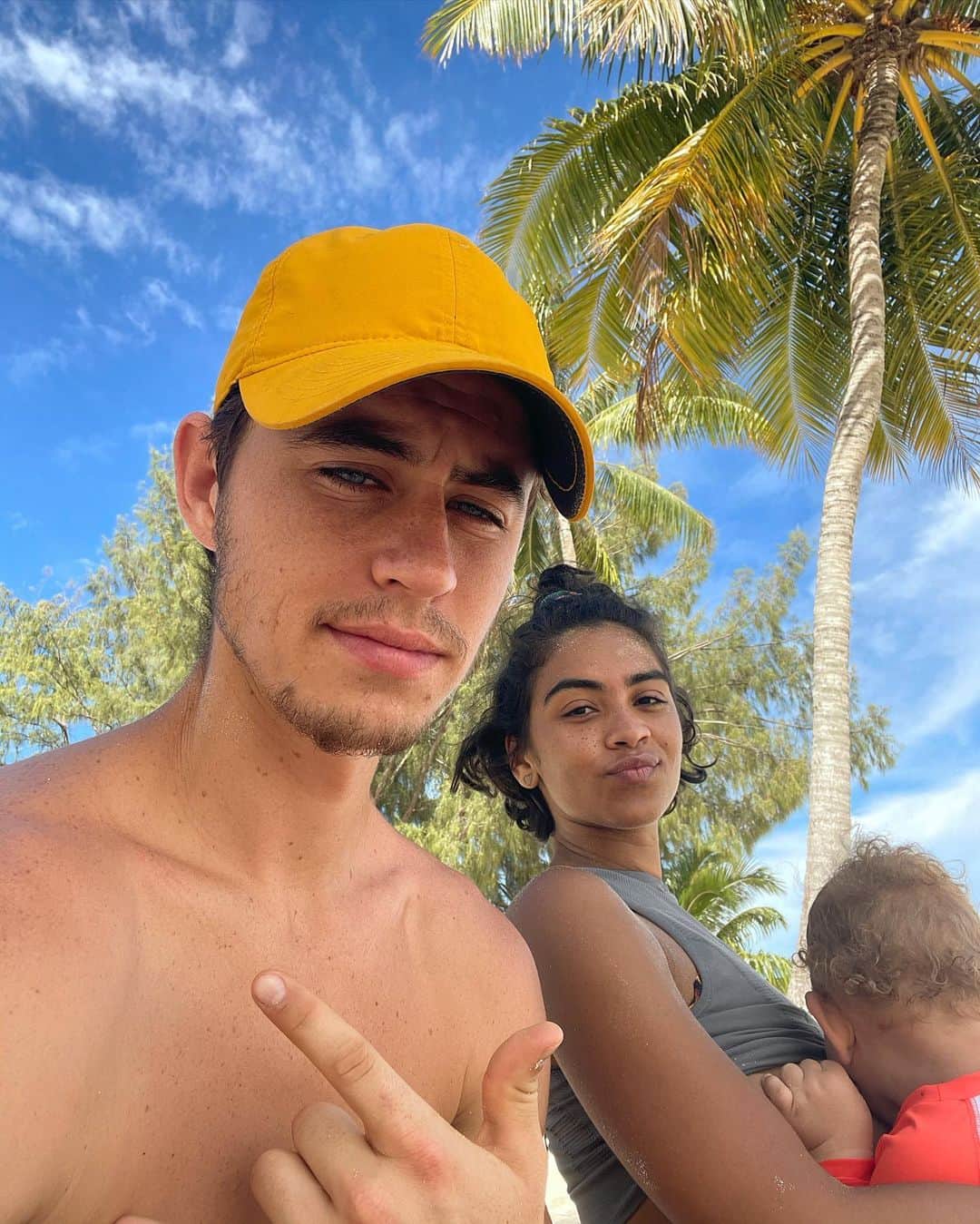 のインスタグラム：「tried to catch her off guard but she stay ready, happy new year everybody & thanks for all the love/support this year 😙✌️」