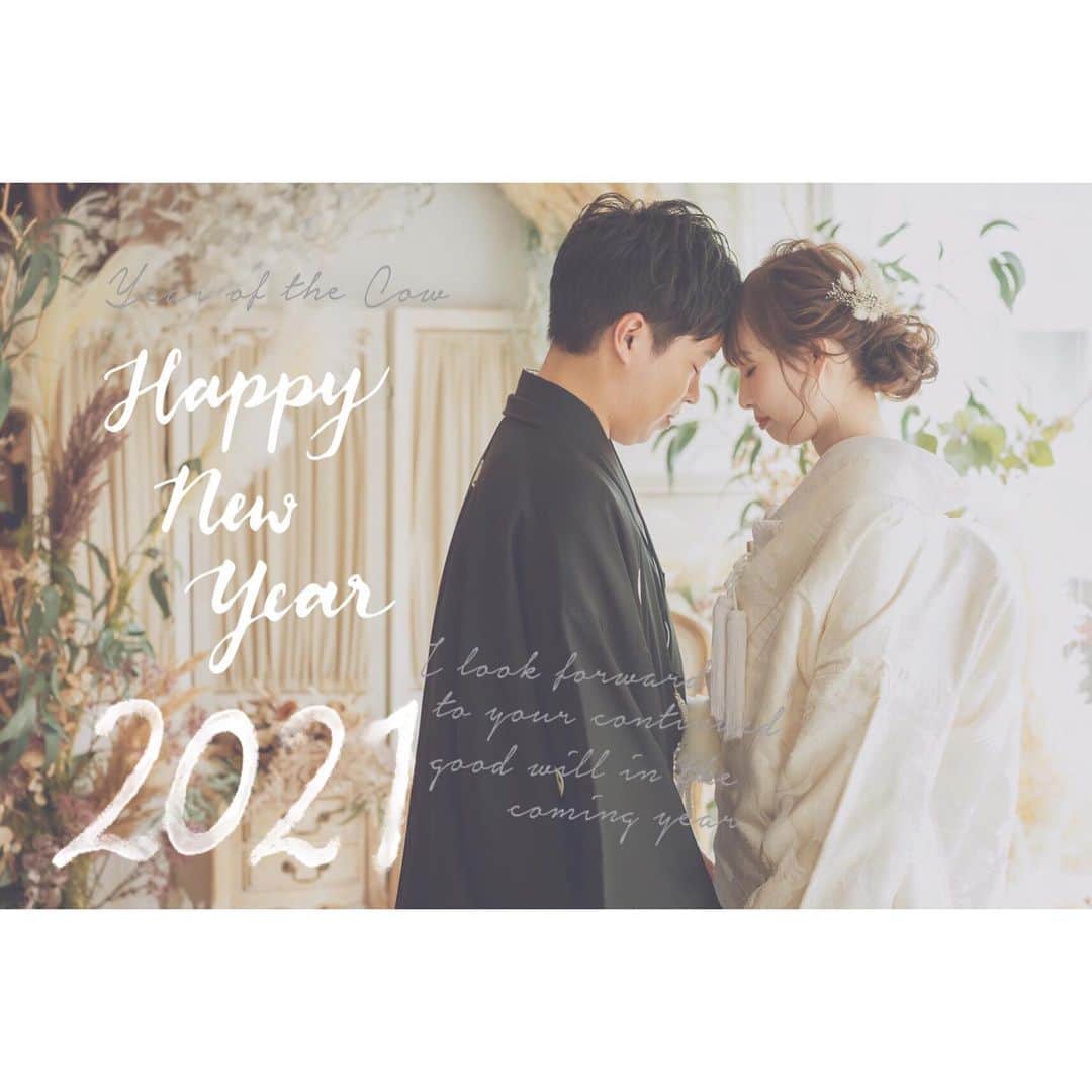 SWITCH SHOOTING PHOTO MAISONのインスタグラム：「Happy New year 2021  あけましておめでとうございます。 去年はコロナの影響で、撮影の延期対応や サロン、スタジオの移転に伴う休業など お客様にはご迷惑をおかけいたしました。 そんな中、 結婚式が延期になったり、結婚式を諦めた方もフォトウェディングとしてswitchを選んでくださり、大切な記念をつくるお手伝いができたこと心から感謝いたします。ありがとうございました。  今年もたくさんのお二人と特別なフォト時間を楽しめることスタッフ一同楽しみにしています。今年もどうぞよろしくお願いいたします。  switch表参道スタッフ一同  ＜年末年始休業日＞ 2020年12月28日（月）〜2021年1月2日（土） 年内最終営業日：12月27日〜17:00 年始営業再開日：1月3日　11:00〜 ※12/27 17:00以降のお問い合わせは1/3より順次ご返信いたします。 （ご返信にお時間を頂戴する場合がございます。ご了承ください）  ＜定休日変更のお知らせ＞ SWITCH表参道は、12月10日以降より定休日が、 火曜・水曜から【水曜・木曜】に変更になります。 何卒宜しくお願い致します。  【営業時間】 平日：11:00～17:00（時間短縮） 土・日・祝日：11:00～18:00（時間短縮） 定休日：水曜日・木曜日 メールアドレス：omotesando@switch-photo.com .  表参道 @switch.omotesando﻿ 大阪 @switch.umeda ﻿﻿ 札幌 @switch.sapporo﻿ 鹿児島 @switch.kagoshima﻿ 品川 @switch.shinagawa﻿ . #switch表参道#switchomotesando #前撮り#後撮り#ウェディングフォト#フォトウェディング#フォトスタジオ #ブライダルフォト#結婚写真#結婚式前撮り#プレ花嫁﻿#花嫁準備﻿#ブライダルヘア#ウェディングヘア#おしゃれ花嫁#ドレス試着#結婚式#日本中のプレ花嫁さんと繋がりたい#ウェディングドレス#カラードレス#タキシード#和装前撮り#色打掛#白無垢#韓国フォトウェディング#関東花嫁﻿」