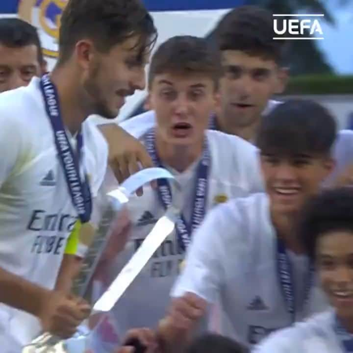 UEFA.comのインスタグラム：「⏪ How the 2020 #UYL was won 🏆   Real Madrid claimed the title for the first time in an exciting final against Benfica 🙌🙌🙌」