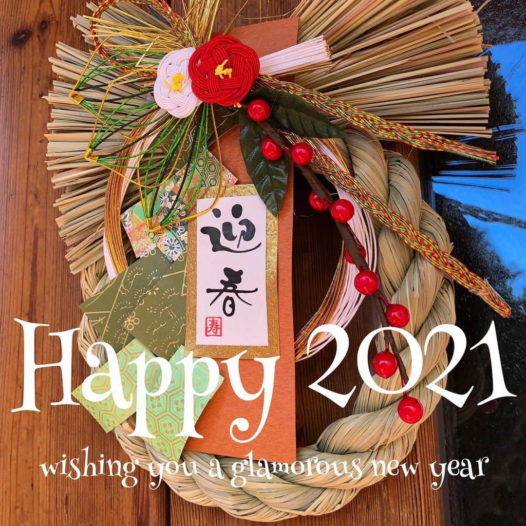 上杉洋史のインスタグラム：「Happy 2021 Wishing you a very glamorous new year! あけましておめでとうございます。本年もよろしくお願いいたします。 #happy2021 #newyear #happynewyear #happynewyear2021」