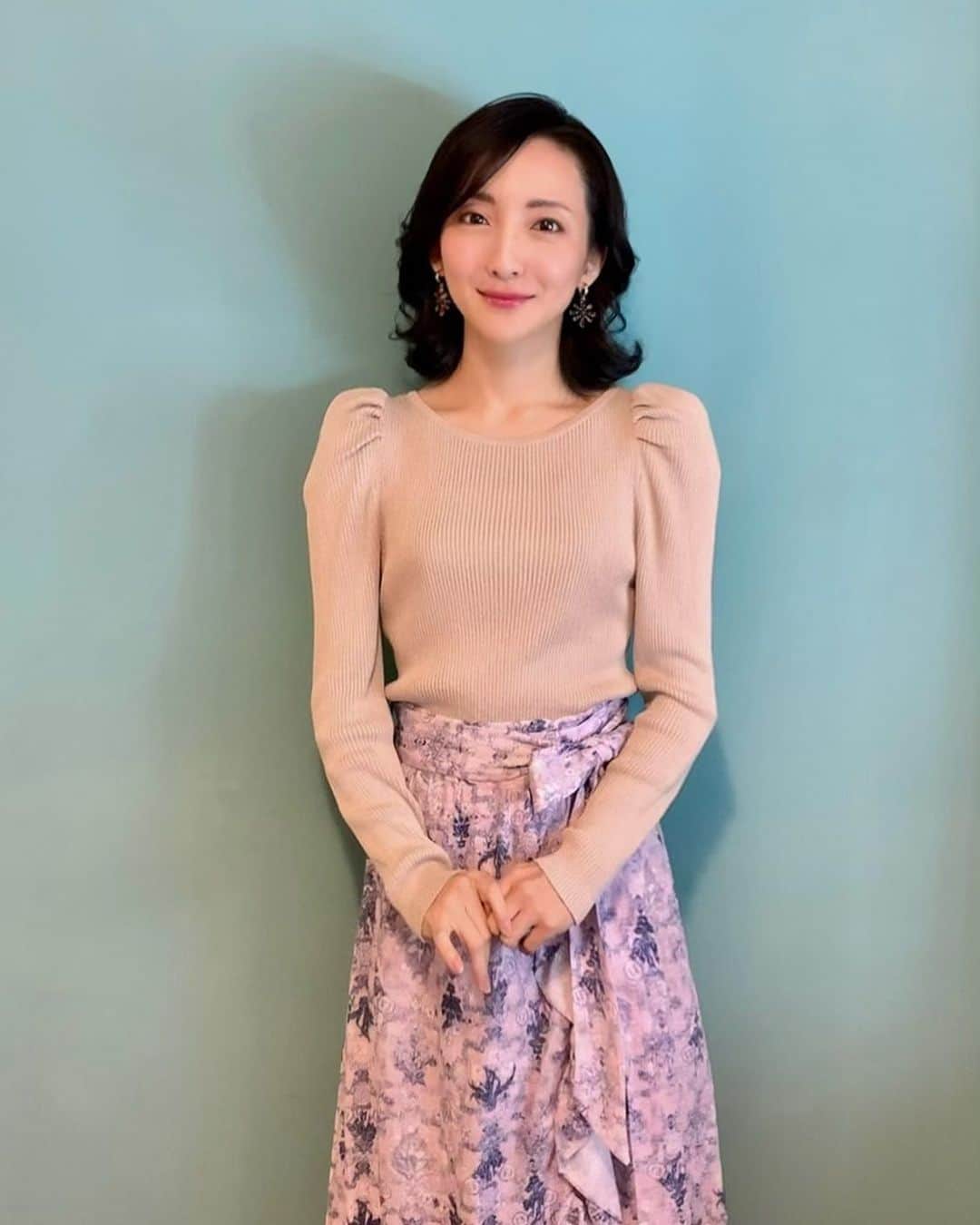 松澤千晶のインスタグラム：「あけましておめでとうございます。 健康に新しい一年を迎えられたこと、何より嬉しく思います。 今年も心豊かに、健やかに過ごせますよう、全人類にとって良き一年になりますように。 2021年もよろしくお願いいたします。」