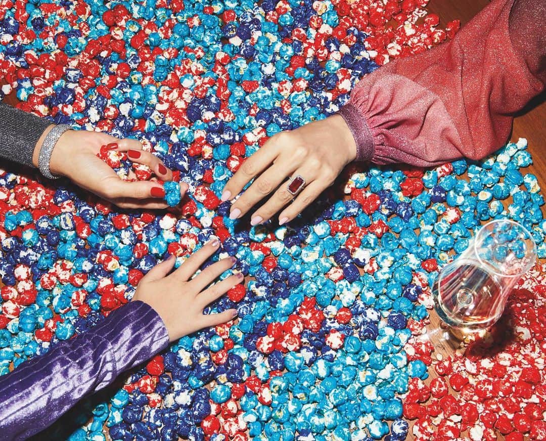 Saks Fifth Avenueのインスタグラム：「Start the New Year’s Eve celebration at home with @lorraineschwartz and @zydoitaly's spectacular jewelry, a glass of champagne and plenty of sweets.」