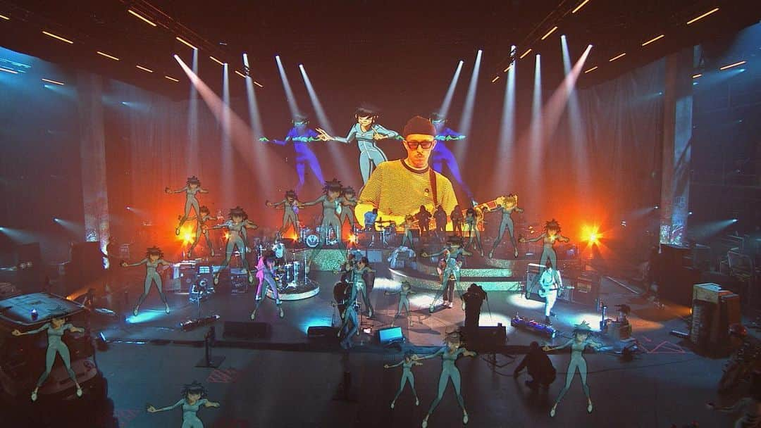 Gorillazさんのインスタグラム写真 - (GorillazInstagram)「Ring in 2021 with Gorillaz TONIGHT 🎉 It's your last chance to catch #SONGMACHINELIVE You've got til midnight to book tickets ⌛️ gorillazlivenow.com」1月1日 1時48分 - gorillaz