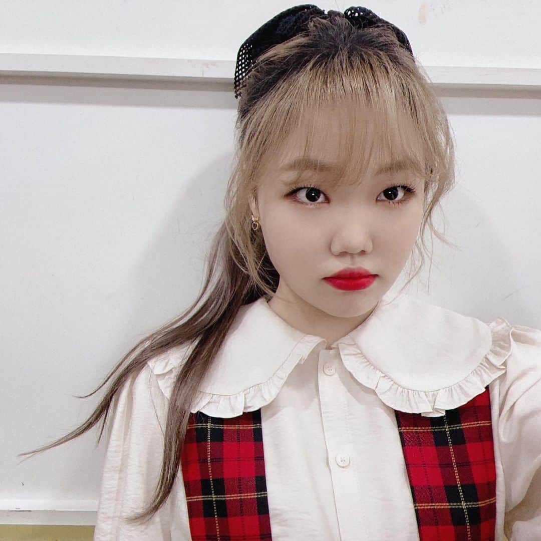 のインスタグラム：「열심히 살았다 이렇게 모아보니 내 머리카락도 쉴 틈이 없었구나..! 미련없이 보내드립니다 2020년👋🏻 건강하고 즐거운 2021년 보냅시다✨」