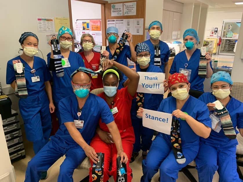 Stanceのインスタグラム：「Our favorite collaboration of 2020. 🙌 It’s been totally one-sided, but we have been privileged nonetheless to provide socks to over 65,000 healthcare and emergency frontline workers through our #stanceforscrubs initiative.  To close out the year, we wanted to thank all the heroes who continue to risk their lives in service to others, and look forward to brighter days that surely lie ahead ☀️.」