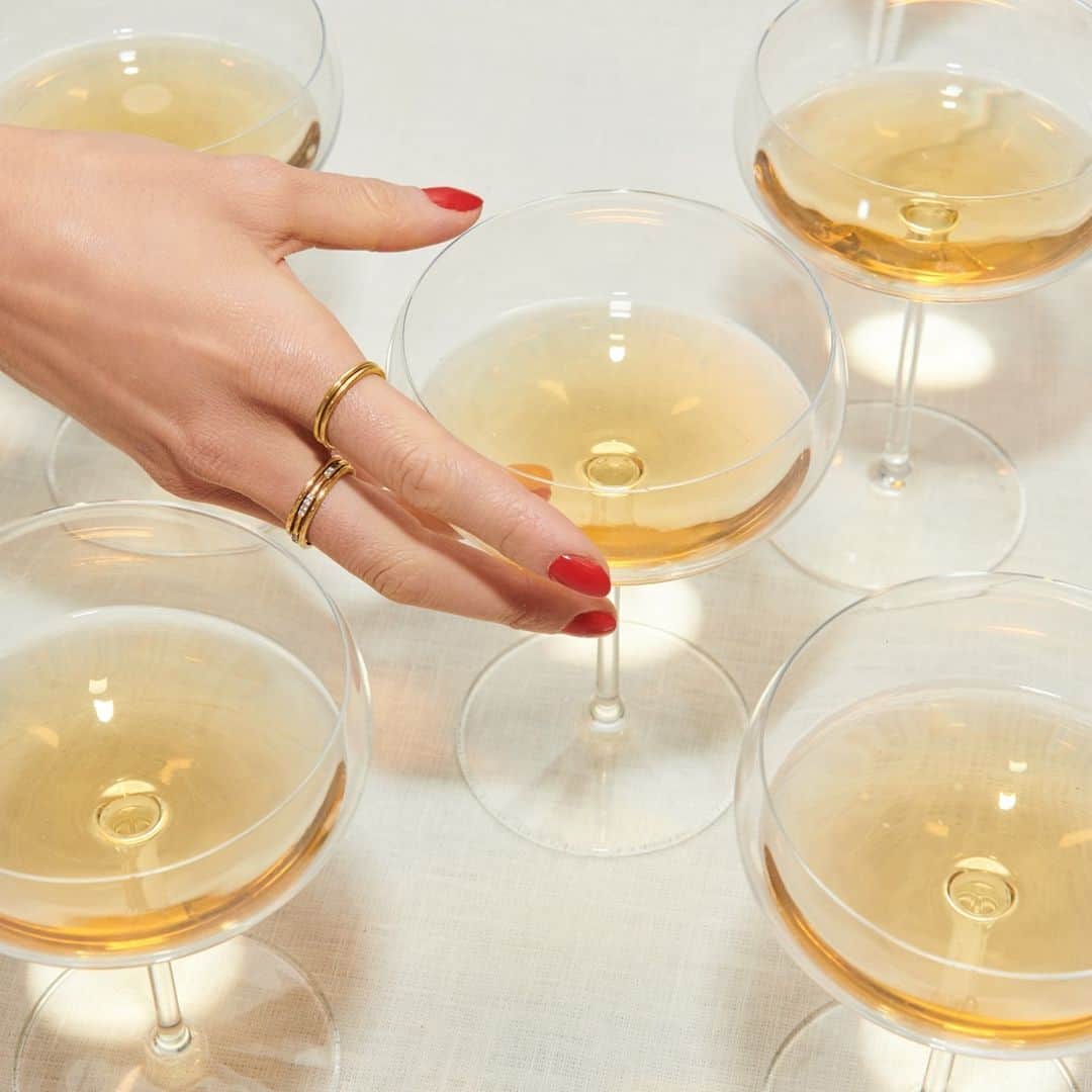 Bloomingdale'sさんのインスタグラム写真 - (Bloomingdale'sInstagram)「Cheers to a shiny new year 🥂 What are your #NYE plans? However you're celebrating (or not), wishing you a healthy and happy 2021!」1月1日 2時00分 - bloomingdales