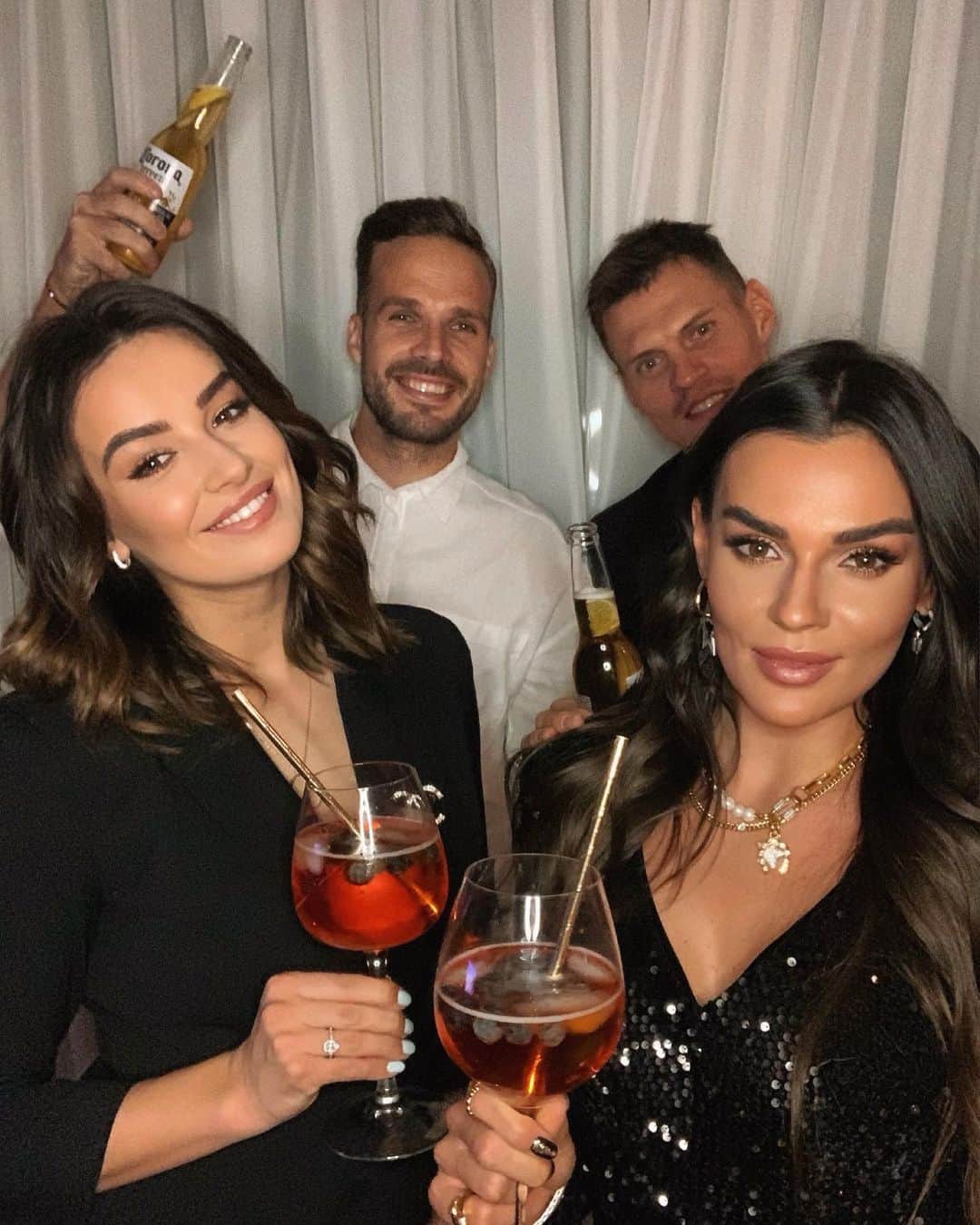 マルティン・シュクルテルのインスタグラム：「Happy New Year Every1 🍀 Mutlu Yillar 🇹🇷❤️」