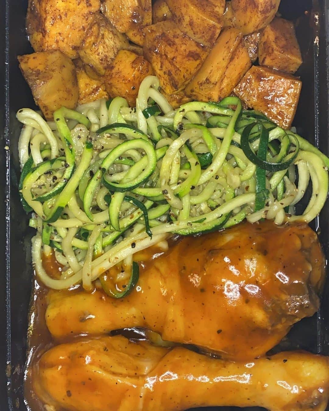 Flavorgod Seasoningsさんのインスタグラム写真 - (Flavorgod SeasoningsInstagram)「Sirarcha and Roasted Garlic BBQ Chicken w/ Oven Roasted Sweet Potatoes and Zoddles! by customer @mmm_thatsright⁠ -⁠ "ALSO featuring and enjoying @flavorgod Siraracha seasoning. We invest and endorse this seasoning products low sodium, KETO and PALO diet friendly, and more importantly ALL ingredients you can pronounce. Thank you @flavorgodseasoning @flavorgod for this loving variety of seasoning to make this meals even better!!!!" ⁠ -⁠ Add delicious flavors to your meals!⬇️⁠ Click link in the bio -> @flavorgod  www.flavorgod.com⁠ -⁠ Thank you for the support and feedback!! @mmm_thatsright⁠ -⁠ Flavor God Seasonings are:⁠ ✅ZERO CALORIES PER SERVING⁠ ✅MADE FRESH⁠ ✅MADE LOCALLY IN US⁠ ✅FREE GIFTS AT CHECKOUT⁠ ✅GLUTEN FREE⁠ ✅#PALEO & #KETO FRIENDLY⁠ -⁠ #food #foodie #flavorgod #seasonings #glutenfree #mealprep #seasonings #breakfast #lunch #dinner #yummy #delicious #foodporn ⁠ ⁠」1月1日 2時02分 - flavorgod