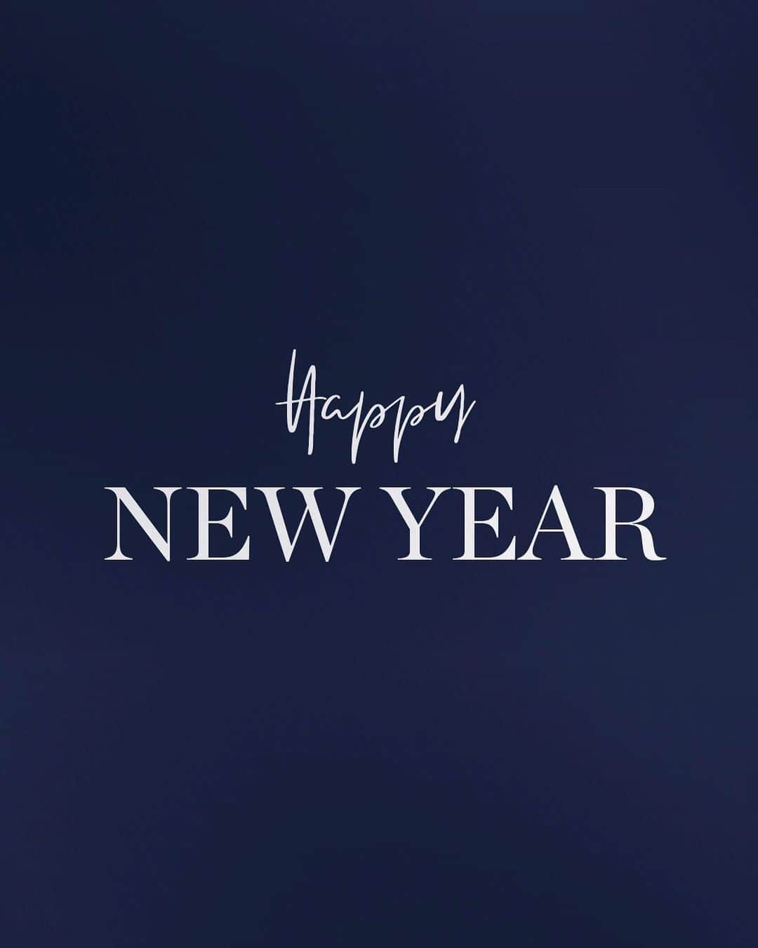 ハケットのインスタグラム：「Happy New Year! 🥂 Hoping that 2021 is the year when we really do go back to normal. Very best wishes from all of us at Hackett #STAYHackett」