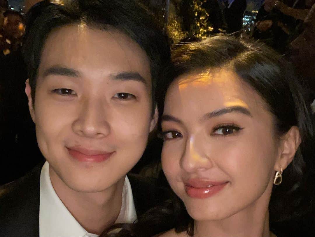 ラライン・シャーさんのインスタグラム写真 - (ラライン・シャーInstagram)「February 2020 I won an Oscar!   Just kidding! I was just being a parasite at the Parasite after party😝🥳  February 2020 gave the Asian entertainment industry its biggest compliments and love. The South Korean film Parasite won 4 academy awards including Best Picture and Best directing by Boon Joon Ho. A full Asian cast and crew’s hardwork and creative geniuses recognized by Hollywood and beyond, I watched history in the making. 2020 was looking splendid, so much hope.   Little did we know.. #2020 #neverforget」1月1日 2時16分 - ralineshah