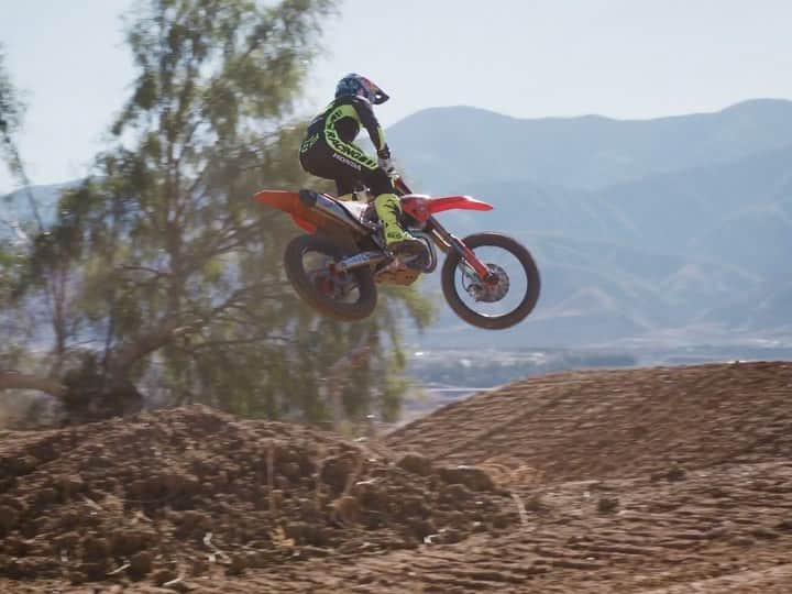 ケン・ロックゼンのインスタグラム：「Yesterday’s dirt in the early stages of the day was 🤑 📽 @aj_sjostrom」