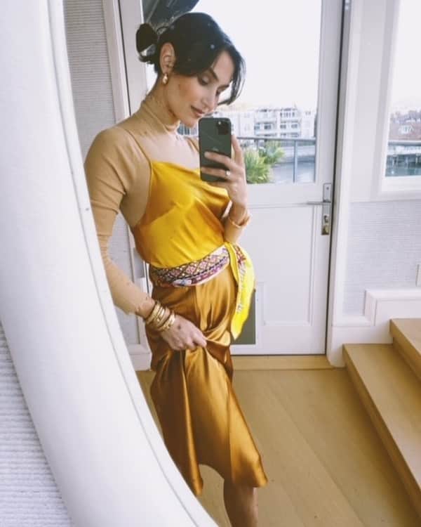 のインスタグラム：「Have you planned your NYE look yet? Good news: It’s GIVEAWAY time and we have outfit inspo! To ring in 2021, we’ve partnered with @Uber for Business to bring you a holiday #giveaway of $100 in Uber Credits. Together we’re encouraging communities to shop local and continue supporting small businesses during these challenging times. We’ll select 5 winners on January 8th to receive a $100 Uber voucher! ⠀ ⠀ TO QUALIFY:⠀ 1. Place an order on dannijo.com today through January 5th 2. Like this post ❤️⠀ 3. Follow @dannijo ✨⠀ 4. Comment below with what color combo is bringing you joy — ours is BRONZE and MARIGOLD⠀ 🦂🌼⠀ ⠀ This giveaway is in no way affiliated with Instagram.」