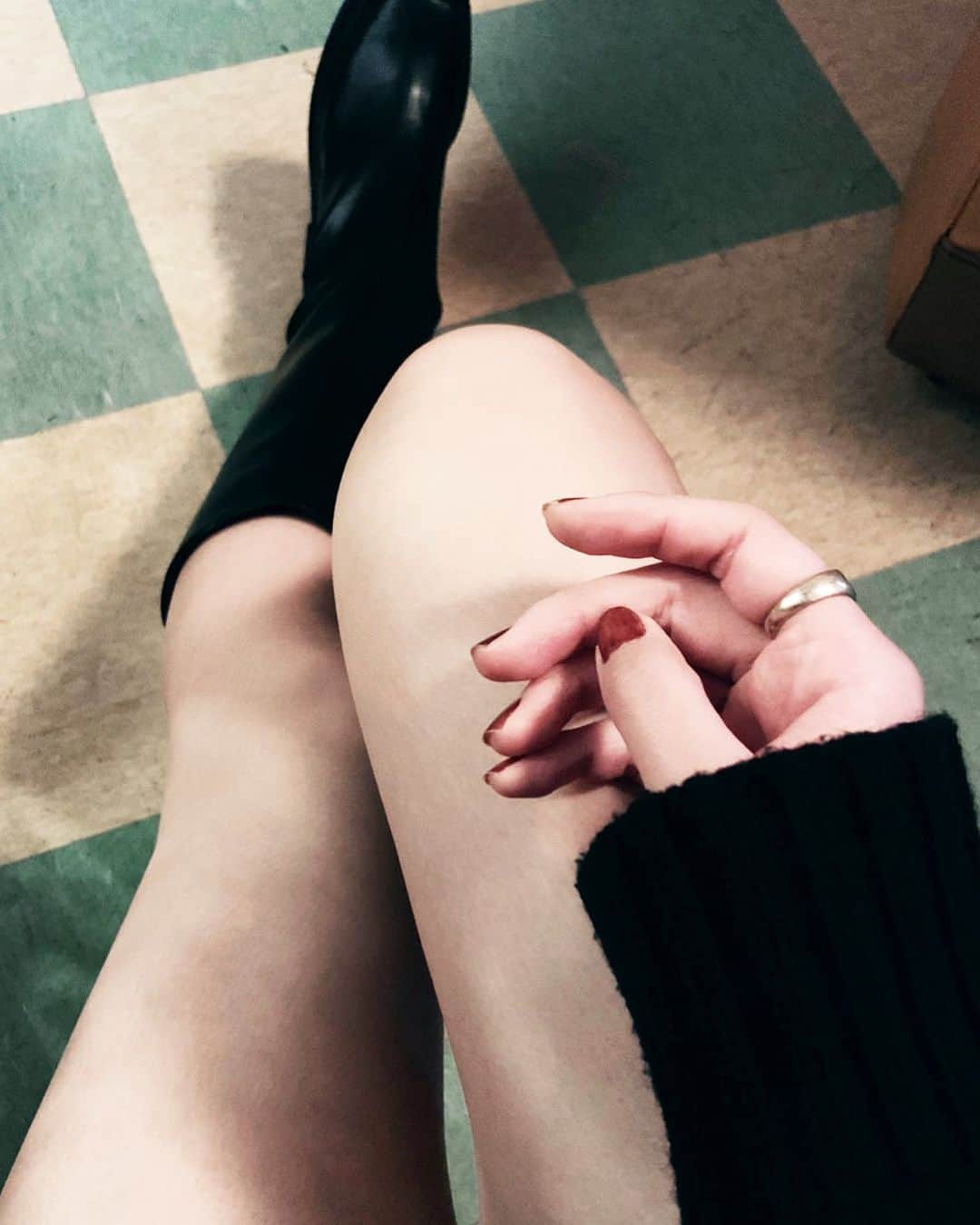 石川愛果のインスタグラム：「最近買ったロングブーツがかわいいの🖤」