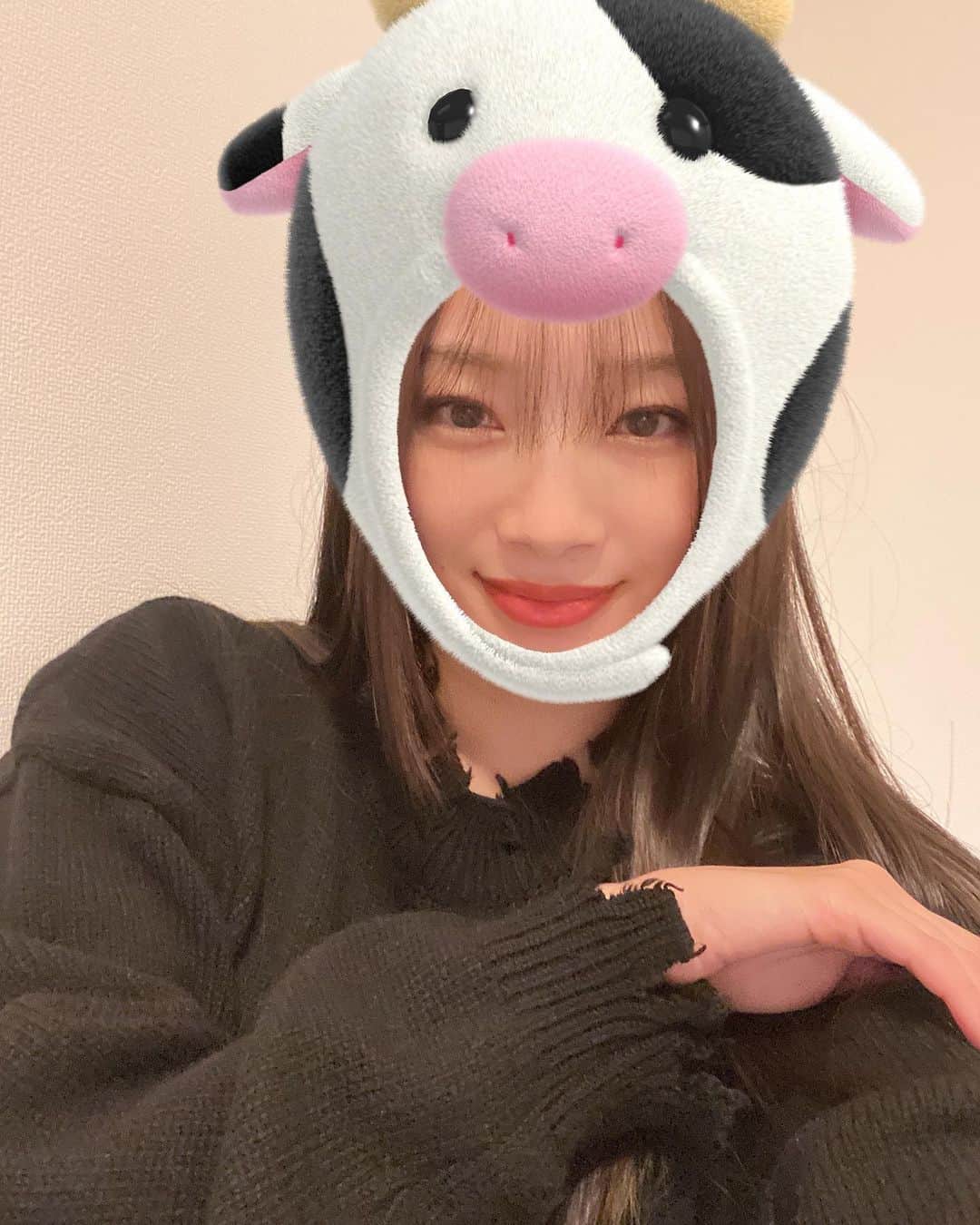 江田友莉亜のインスタグラム：「2021: )  あけましておめでとうございます🐄 2021年こそ素敵な一年にしましょ 本年もよろしくお願い致します🙌🏻」