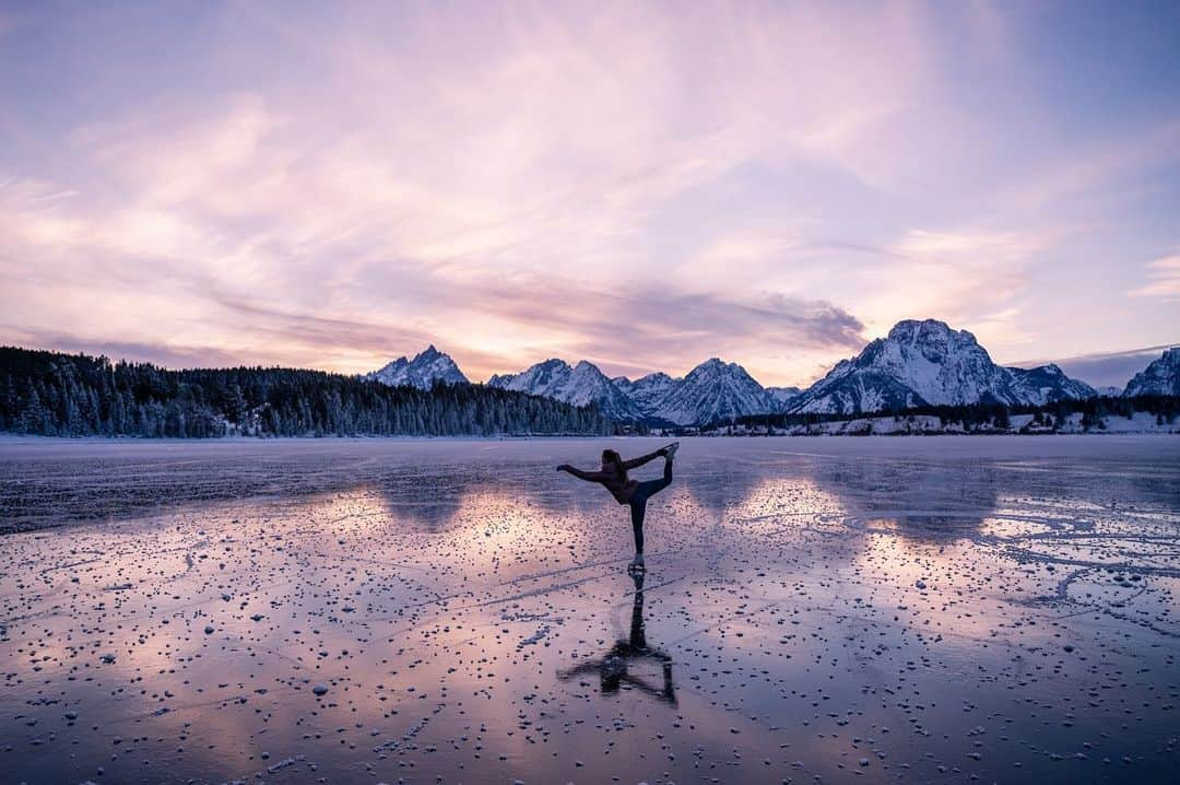 National Geographic Travelさんのインスタグラム写真 - (National Geographic TravelInstagram)「Photos and videos by @taylorglenn / In early December the conditions lined up just right, creating a very rare opportunity to glide across a frozen Jackson Lake in Grand Teton National Park. Ice skating is certainly common in Wyoming during the winter months but not so much here. One old-timer we met on the ice said he figured it was at least 20 years ago that he remembered this happening. It was a magical experience sliding around with friends and one I will never forget. Swipe through the gallery for more from this incredible evening on the ice. Follow @taylorglenn for more from #Wyoming and beyond. #grandtetonnationalpark #iceskating #iceskater」1月1日 2時49分 - natgeotravel