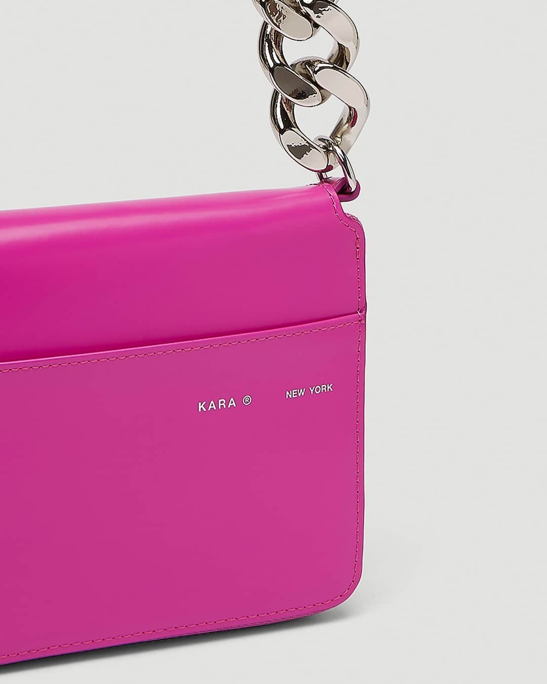 エルエヌシーシーのインスタグラム：「New York City based accessories brand @kara believes that each design is a blank canvas, encouraging individuality and reflecting the attitude that you should wear the bag, the bag should not wear you.  The Large Bike Wallet is now available in pink.」