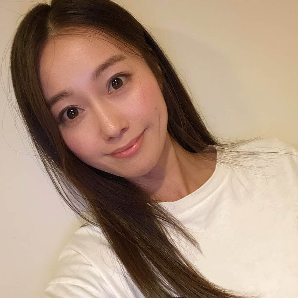 柿崎裕美のインスタグラム：「明けましておめでとうございます🎍 2020年お世話になった皆さま、応援していて頂いた皆さま、 ありがとうございました！ 今年もよろしくお願いいたします😊♡ 皆さんにとって素敵な1年になりますように😌  #happynewyear #2021 #新年  #あけましておめでとうございます #1月1日 #元旦 #happy #ハッピー」