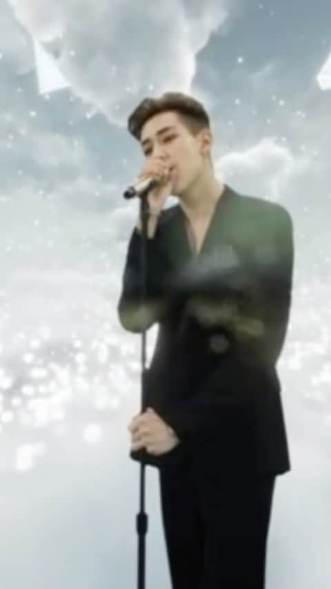 BamBam のインスタグラム：「Happy new year Goodbye DAMN! 2020 and Welcome 2021☺️ This is my new year gift for you guys hope you enjoy my song "SunShine"  Love you all💚 and see you next year!」
