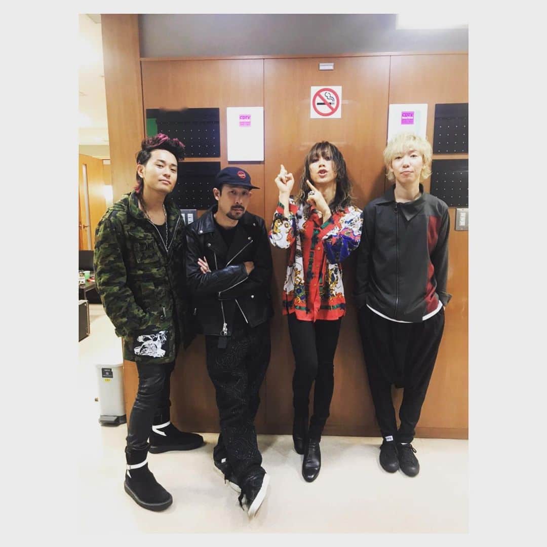 のインスタグラム：「2020.12.31 - 2021.01.01 TBS ”CDTV ライブ！ライブ！年越しスペシャル 2020→2021” #SUPERBEAVER #CDTVライブライブ #CDTV年越しライブ」