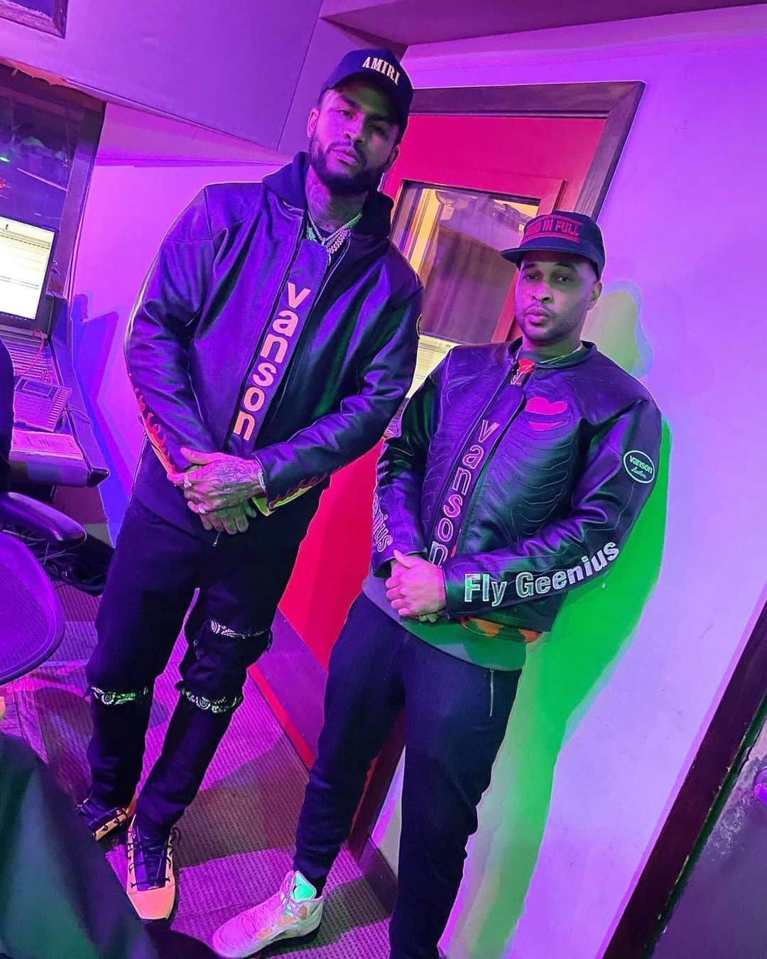 バンソンのインスタグラム：「・・・ @flygeenius x @daveeast x @vansonleathers . #2021 #flygeenius #newyork #leather #vanson #vansonleathers 🔥」