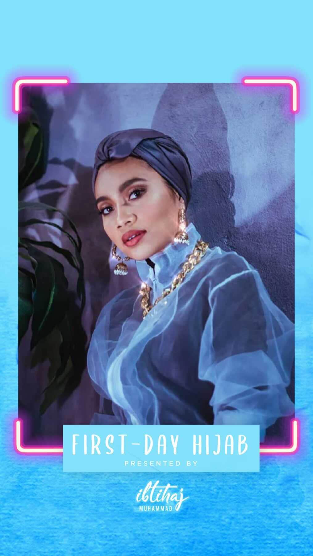イブテハージ・ムハンマドのインスタグラム：「The journey to wearing hijab for the first time looks different depending on who you ask. On the next episode of FIRST DAY HIJAB, I chat with my friend @Yuna, Malaysian singer-songwriter and indie-pop icon! Yuna’s interest in hijab may have been sparked on a trip to Egypt, but her journey as a prominent recording artist in hijab has taken her all over the globe. Watch now and prepare to be inspired! Love you, Yuna 🎧💫」