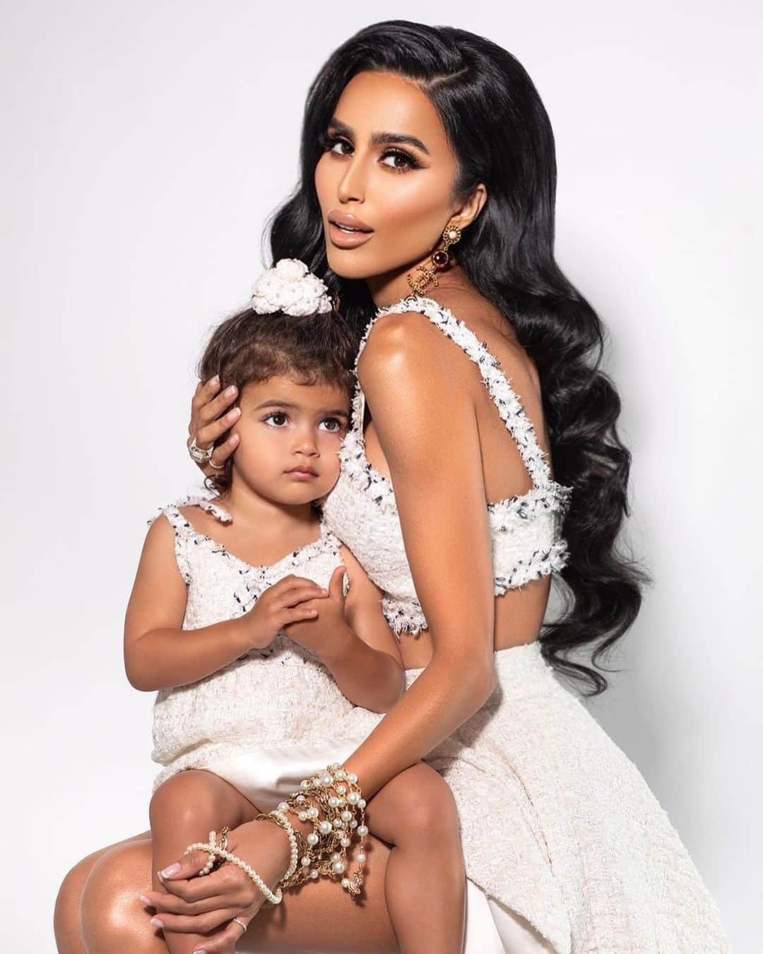 リリー・ガリーチのインスタグラム：「It’s been a hard year for everyone, some much more than others, don’t forget to focus on the good times moving forward to manifest more of them. Shooting my baby’s 2 year old photos is one of my favorite memories of 2020 captured by @oxanaalexphotography - matching mommy and me couture outfits by @ovpariscouture  ✨ What’s one of your favorite memories of this year?」