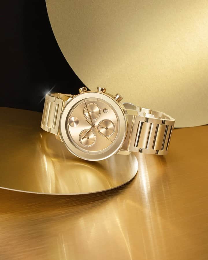 モバードのインスタグラム：「Time for a golden year. MovadoBold」