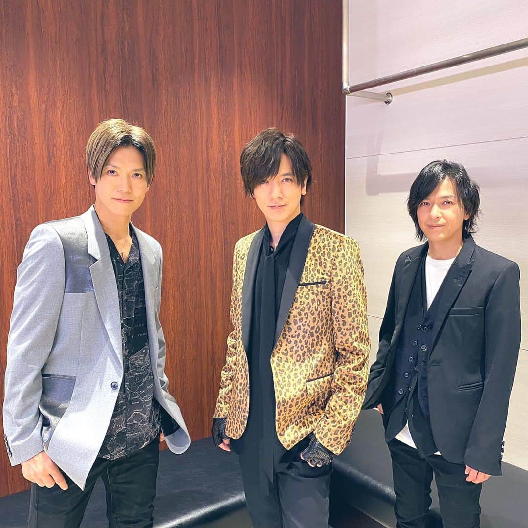 SHINPEIのインスタグラム：「#CDTVライブライブ﻿ BREAKERZはLOVE STAGEを歌いました！﻿ いつも出演させて頂き、本当に感謝しかないです。ありがとうございました！﻿ ﻿ CDTVからもらったパワーで、今年一年も良い曲が生み出せるように全力で頑張ります。﻿ ﻿ 観てくれた皆さま、ありがとう！﻿ そして﻿ 2021年明けましておめでとう﻿ ﻿ 今年もよろしくね！」